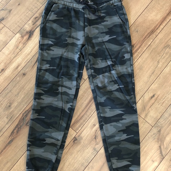 Wild Fable Women’s Camo Jogger NWT - Picture 1 of 7